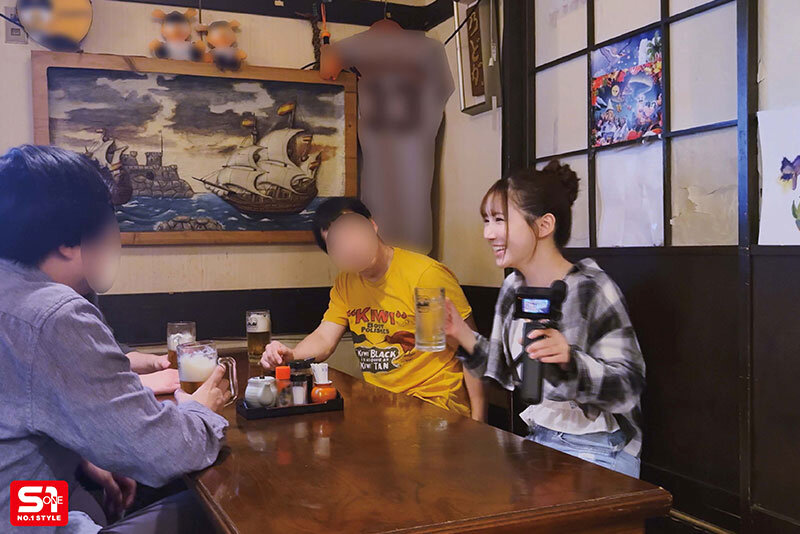 狂搭讪素人男子的「深沟美乳妹」，在最棒时机出手...果然全中！