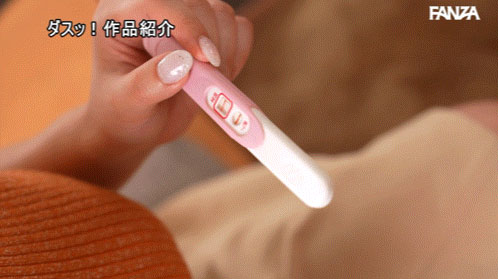 巨乳妹背部拉伤找技师到府按摩！在同居男友旁被摸下体疯狂NTR！